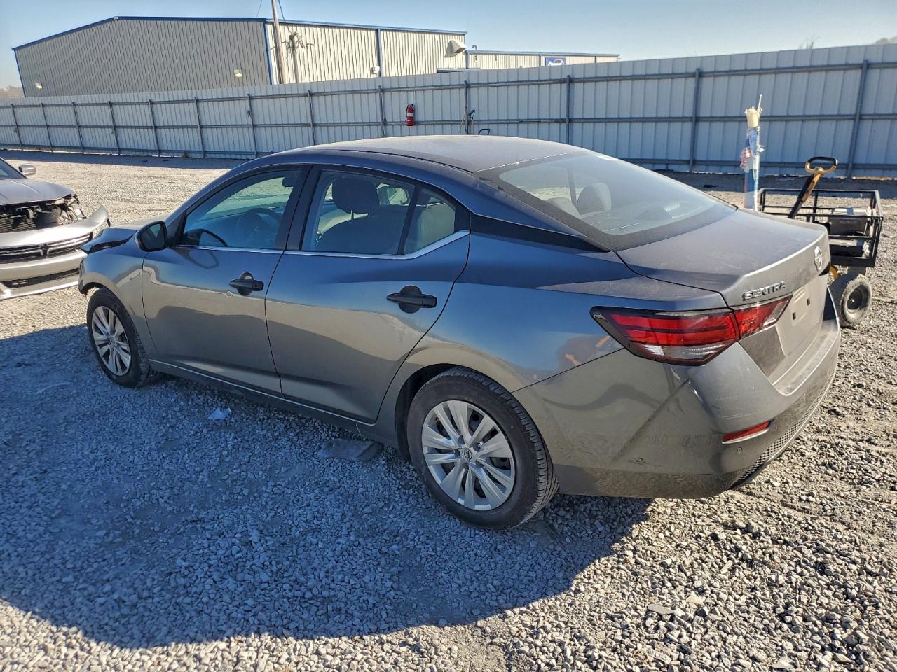 Nissan Sentra S Image 2