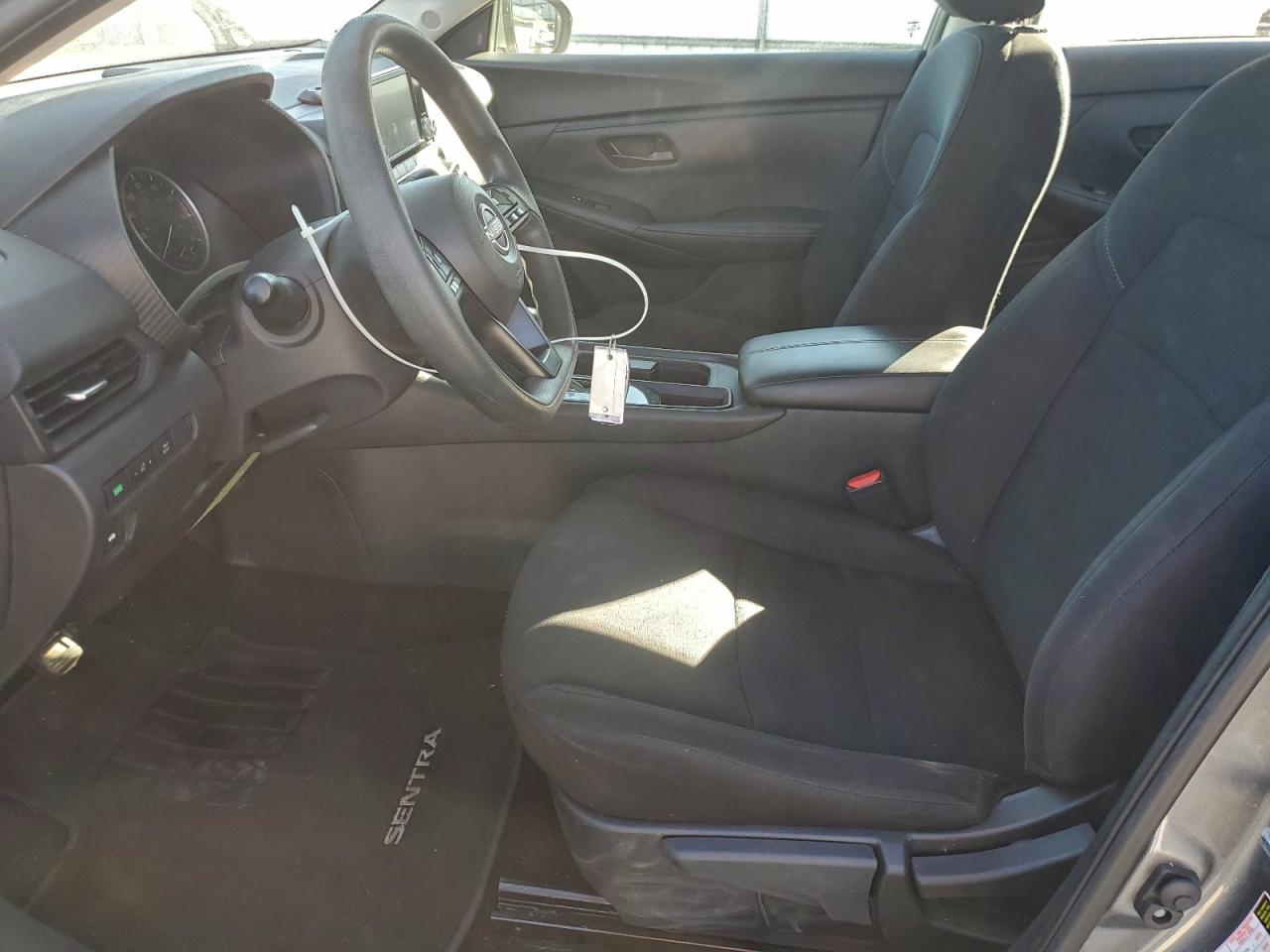 Nissan Sentra S Image 11