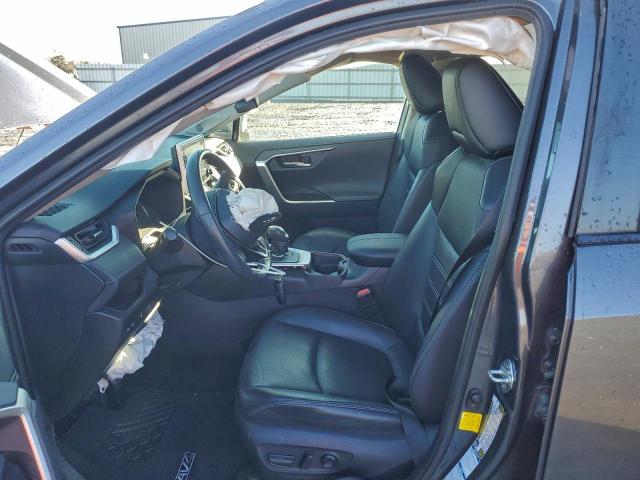 Toyota RAV4 Limited Image 4