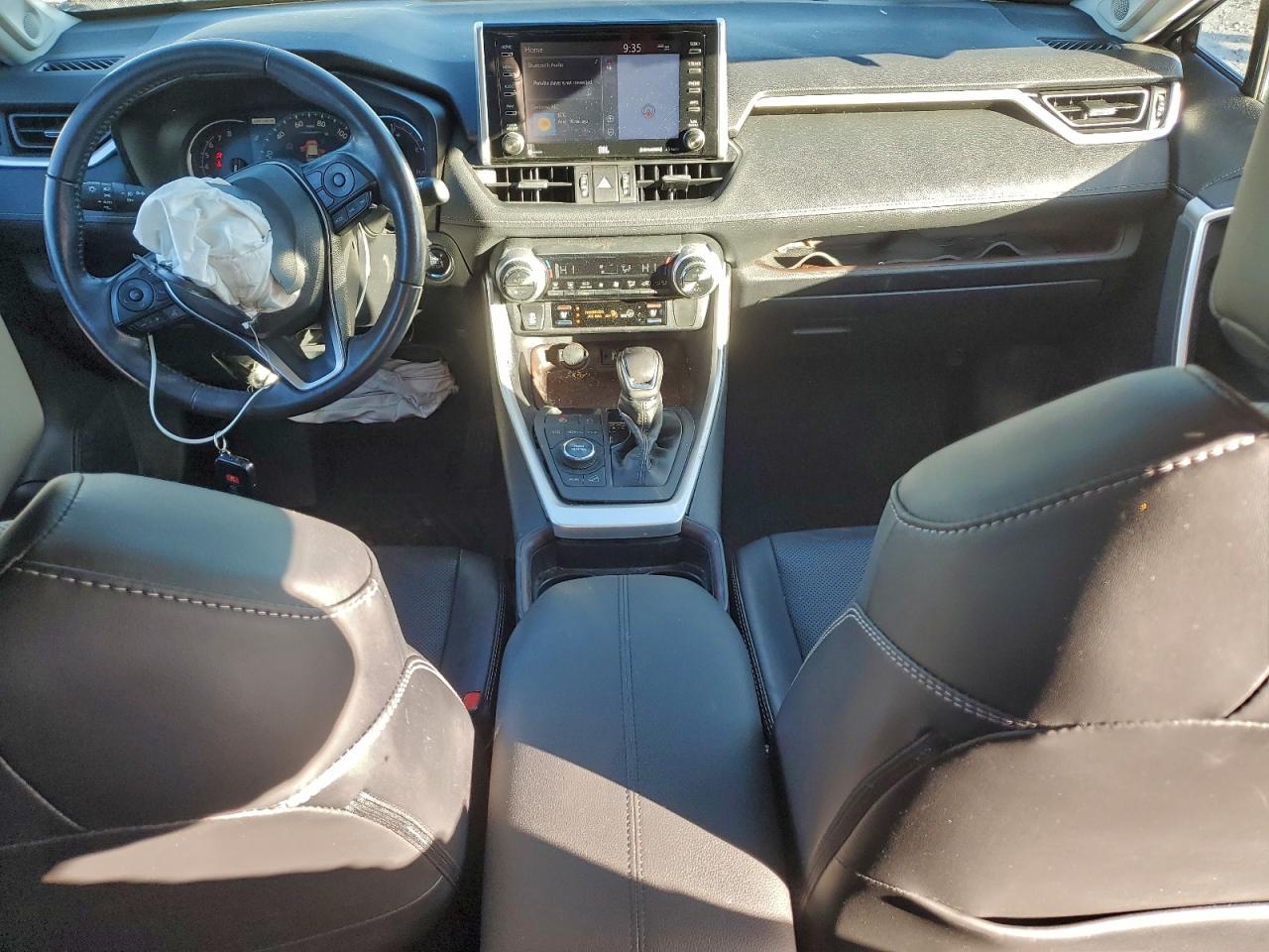 Toyota RAV4 Limited Image 6