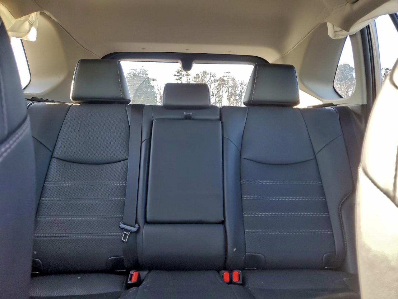 Toyota RAV4 Limited Image 10