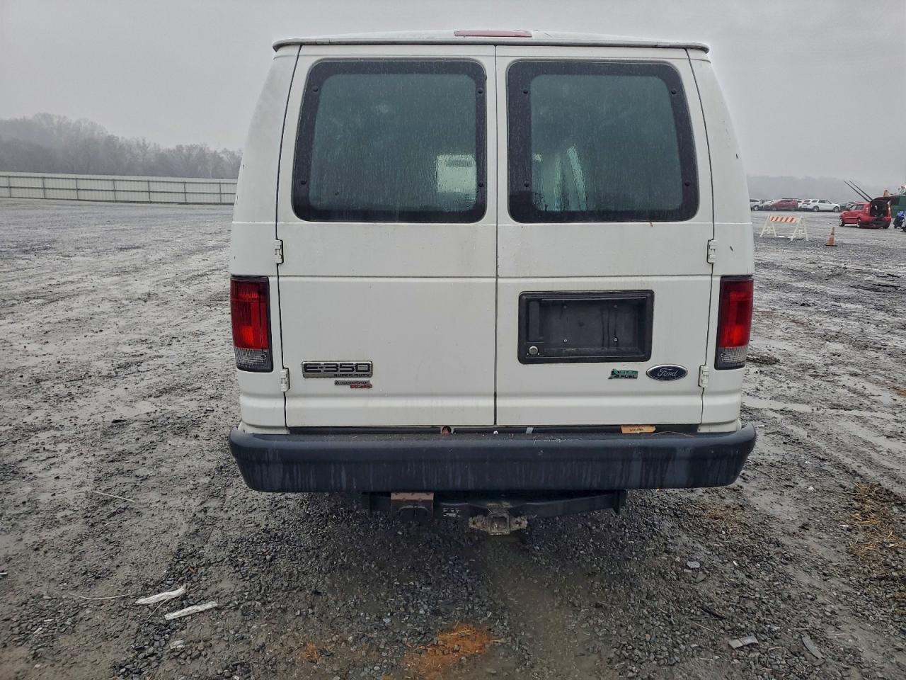 Ford E-350 E350 Super Duty Van Image 3