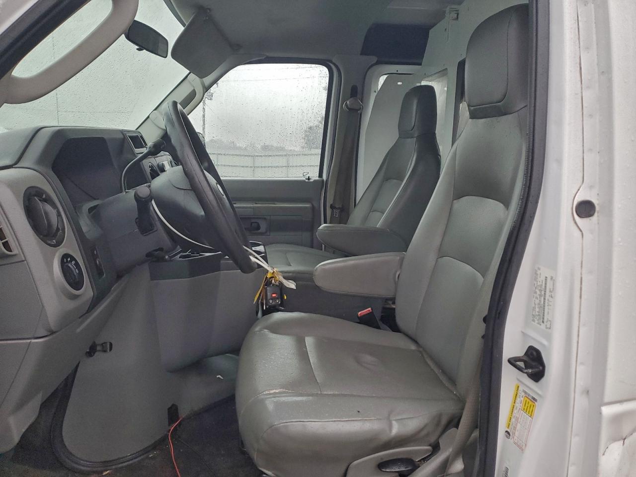 Ford E-350 E350 Super Duty Van Image 4