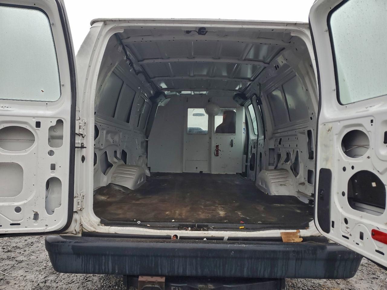 Ford E-350 E350 Super Duty Van Image 5