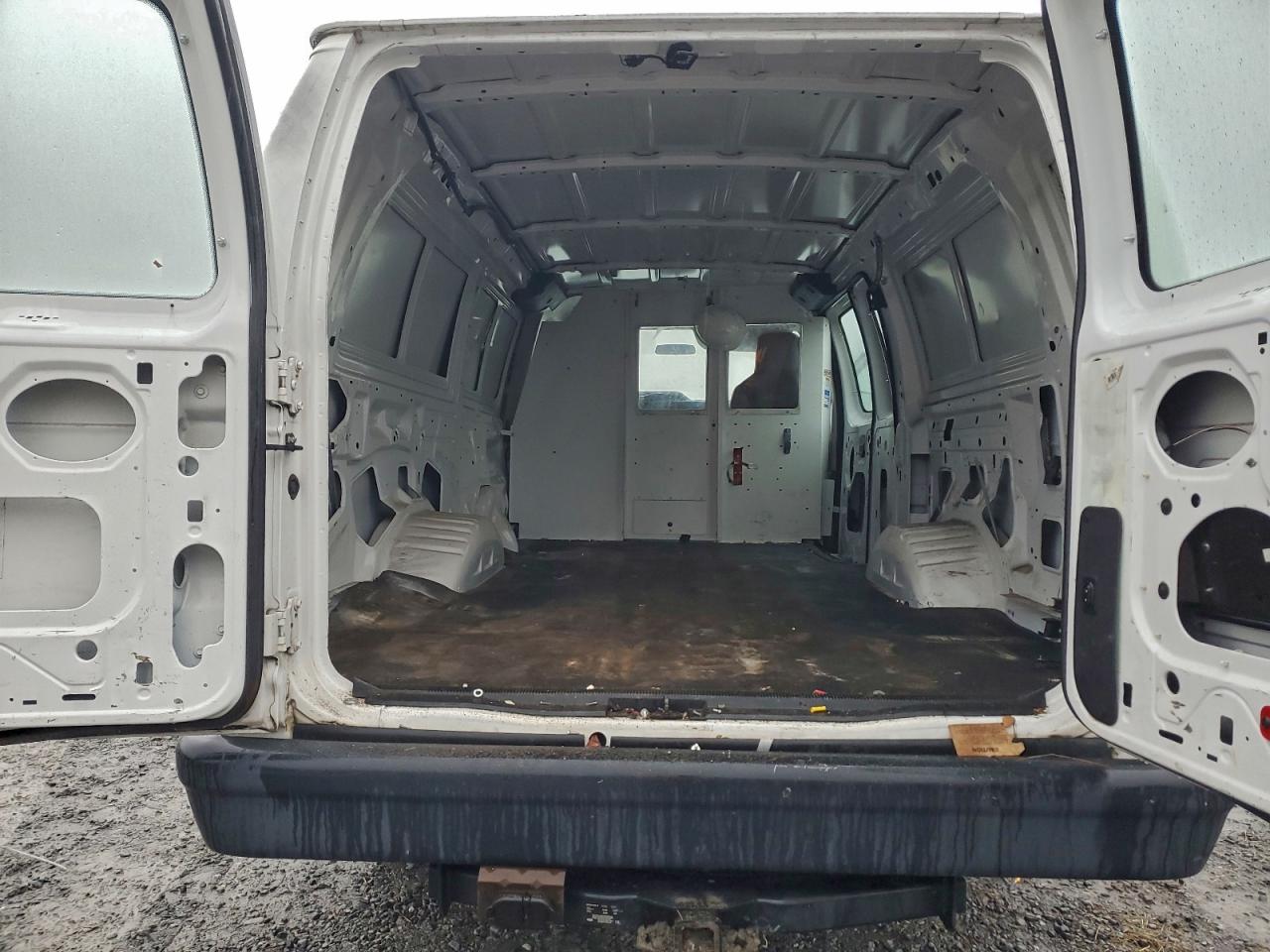 Ford E-350 E350 Super Duty Van Image 10