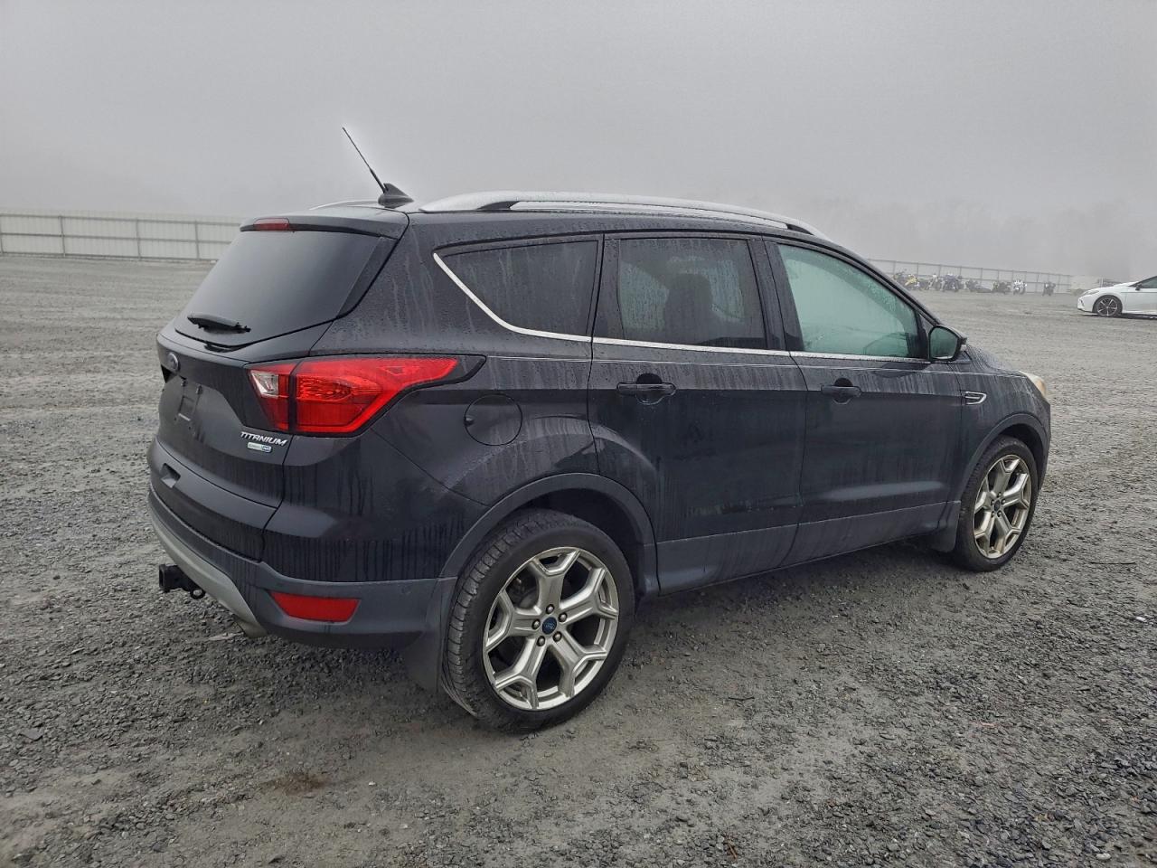 Ford Escape Titanium Image 2